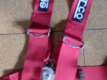 Se vende arnes sparco 4 puntos caducado