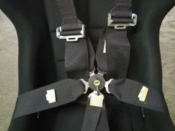 Vendo pareja asientos y cinturones omp caducados