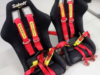 Vendo baquet y arneses caducados