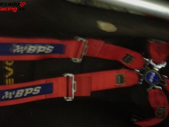 Se venden  dos juegos de arneses de 6 puntos caducados 60 eu