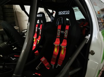 Baquets y arneses a estrenar