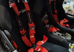 Baquets atech y arneses 