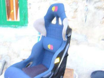 Se venden 2 bacquets momo homologados 2010