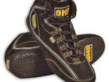 Mono completo. mono, casco, sotocasco, ropa ignfuga y botine