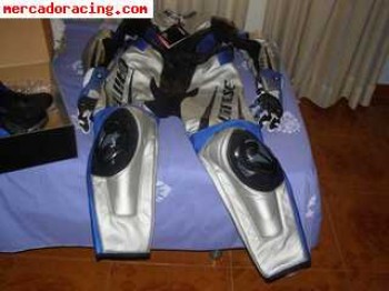 Vendo o cambio equipacion moto dainesse nueva mono+botas+buz