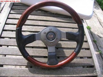 Volante momo de madera mas piña