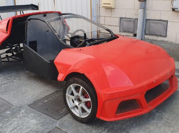 Vendo dos monoplazas con motor y material