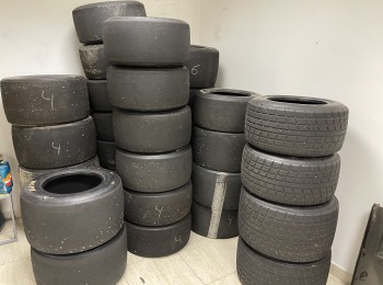 Lote 32  neumaticos avon 210/550/13 y 290/570/13