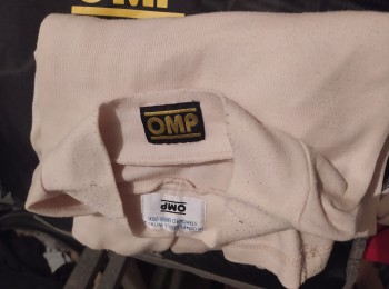 Camisa pantalon calcetines y sotocasco