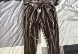 Camiseta, pantalón y sotocasco