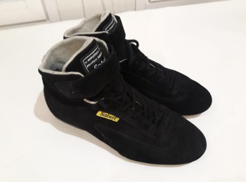 Vendo pack. mono, botines y ropa interior. todo con homologación fia.