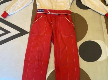 Mono sparco y ropa interior