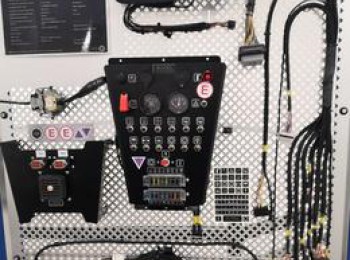 Se hacen instalaciones eléctricas y se programan electrónicas a medida