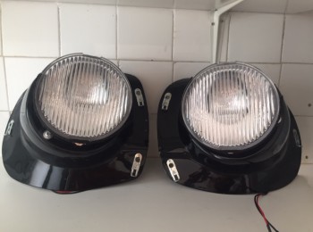 Parrila de faros fibra carbono y cuneteros de fibra de vidrio montados