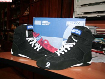 Se venden botines sparco nuevos talla 42 60 euros!!!