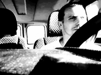 Se ofrece chofer profesional.