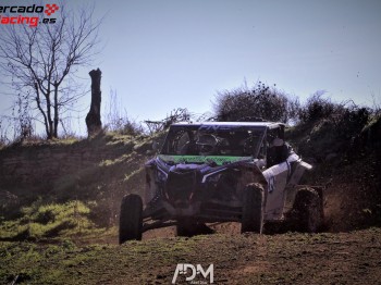 Se ofrece copiloto de rallyes para nacional de tierra o asfalto tempor