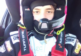 Joven copiloto disponible 