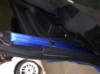 Se venden cinturones de clío sport azules.