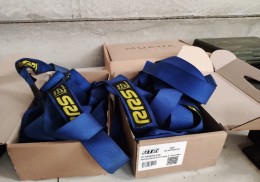 Varios juegos de arneses