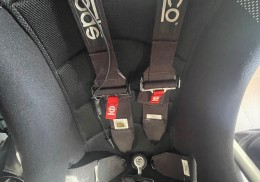 Se vende pareja de arneses sparco competition h-2 de 6 puntos.