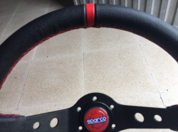 Volante desplazado tres brazos