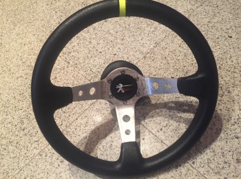 Volante desplazado tres brazos