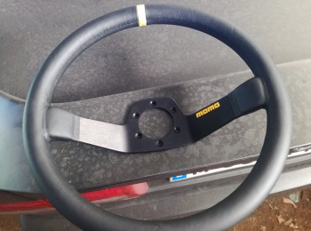 Vendo volante momo de cuero nuevo