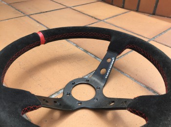 Se vende volante desplazado muy nuevo!!!!