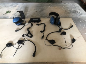  centralita sparco con interfonos y cascos peltor