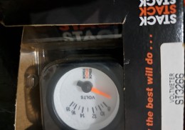 Reloj stack stack stack voltimetro 18v blanco
