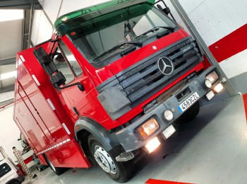 Mercedes-benz camion de asistencia