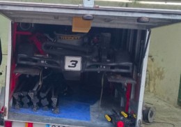 Remolque cerrado para llevar dos kart