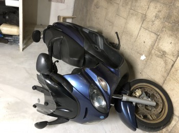 Vendo o cambio scooter piaggio x9 500cc