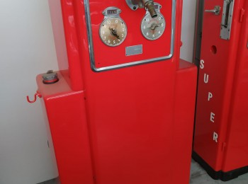 Surtidor combustible mezcla droher año 1956.