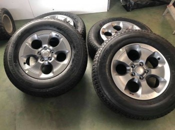 Llantas y neumaticos jeep
