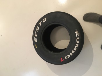 Se vende neumáticos fórmula o barquera nuevos