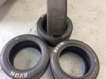 4 slick avon 190/570/15 al 90% de uso