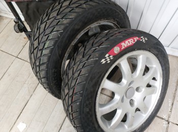 Neumáticos en 15 para asfalto seco y agua