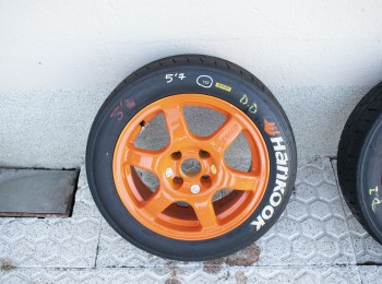 Se venden 2 neumaticos hankook z205 asimétricos compuesto medio en 15 