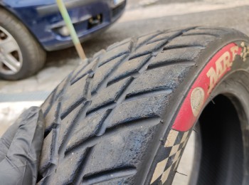 Neumáticos en 15   mrf hankook  y pirelli de competición  asfalto seco