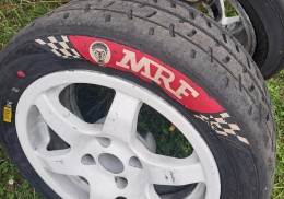 Pareja de slicks mrf compuesto medio practicamente nuevas