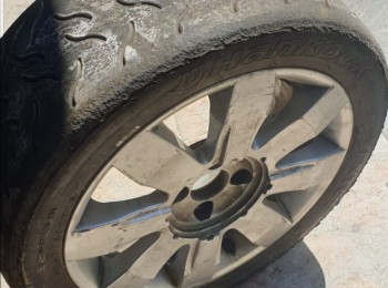 Llanta clio sport con neumatico