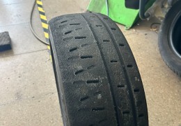 Slicks pirelli 16