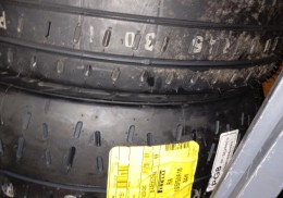 Slicks pirelli 16 pulgadas del año en curso. 