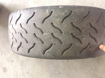 Se vende 2 hankook moldeadas en compuesto medio medida 180/625/17