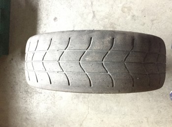 Se vende 2 pirelli re7 200/625/17 a medio uso