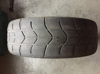 Se vende 2 pirelli re7 200/625/17 a medio uso