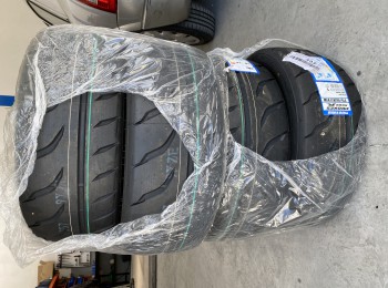 Toyo r888r 215/45/17 con 100km