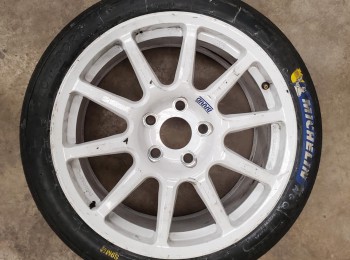 Neumaticos slick 17”